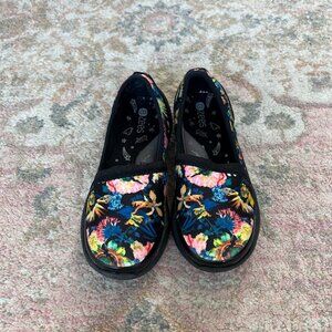 Bzees Lollipop Slip-On Floral Shoes Size 7.5